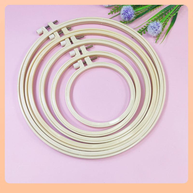 Adjustable Bamboo-Style Plastic Embroidery Hoop – DIY Cross Stitch Frame